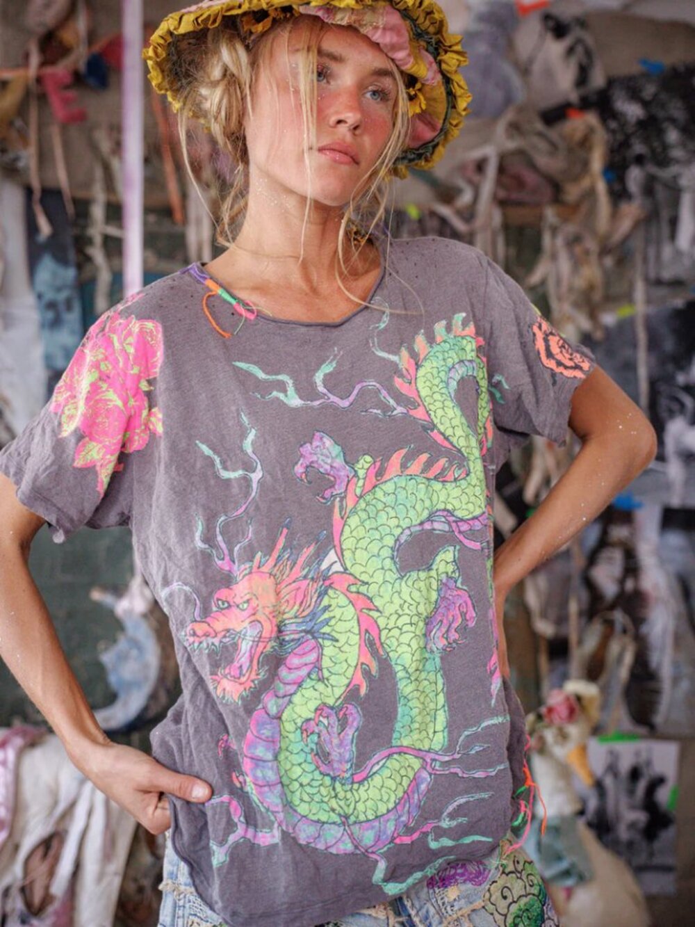 💗NWT Magnolia Pearl Dragon & Roses Tee💗